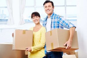 How to pack like a pro. Man and woman holding packed boxes.